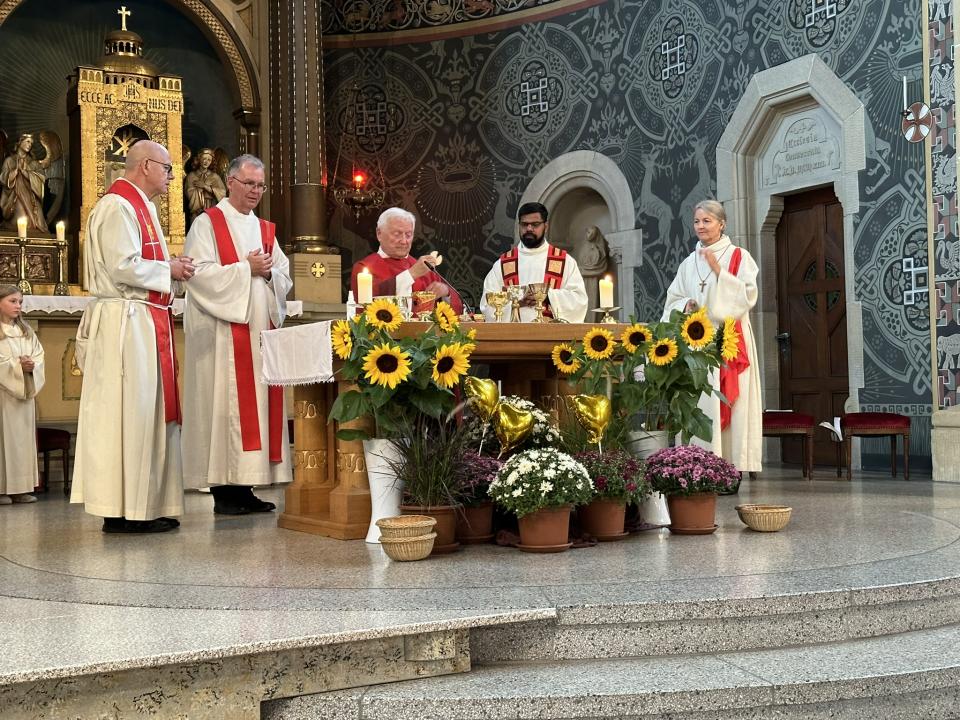 111 Jahre Hl. Kreuz NH