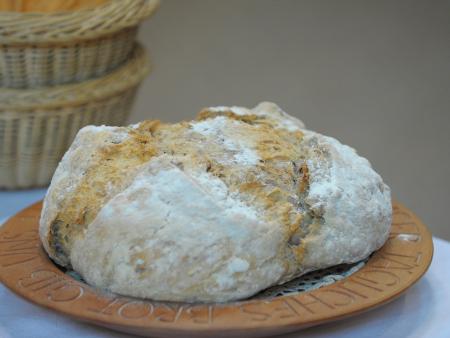 Agape - Brot und Wein im Pfarreizentrum Neuhausen
